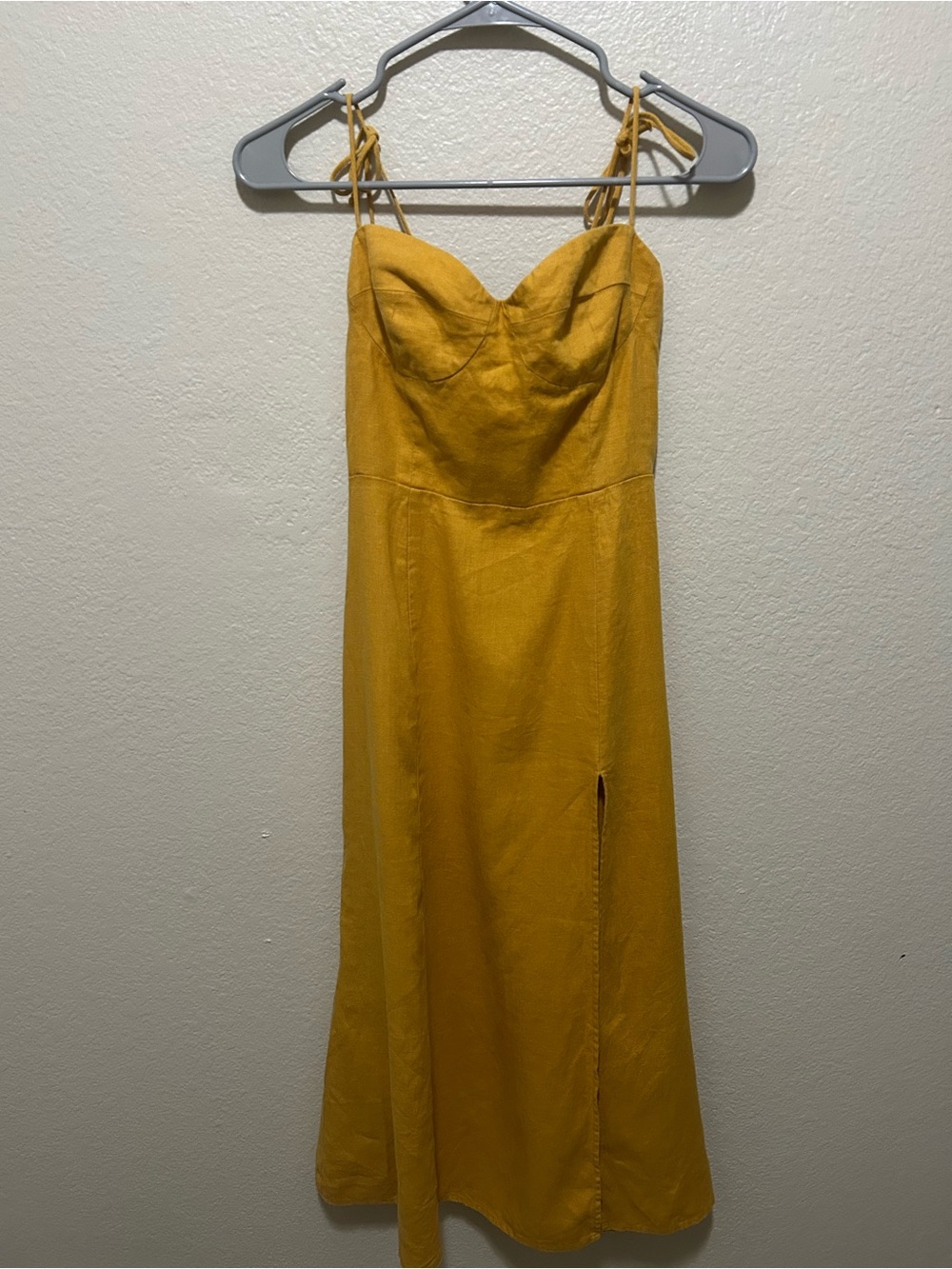 Reformation Natasha Linen Midi Dress Ochre Size 4 Sweetheart Tie Strap Slit - Picture 4 of 10